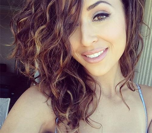 Tianna Gregory taking a selfie