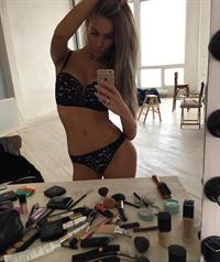 Anella Miller in lingerie taking a selfie