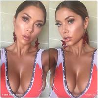 Arianny Celeste taking a selfie