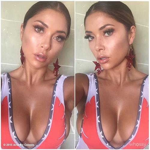 Arianny Celeste taking a selfie