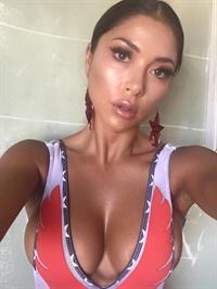 Arianny Celeste taking a selfie