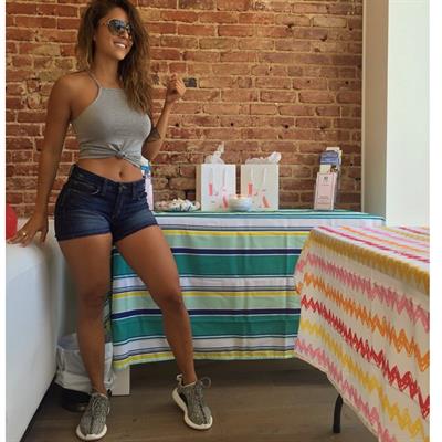 Tianna Gregory taking a selfie