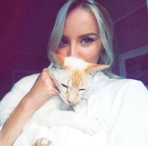 Jessica Stepanova taking a selfie