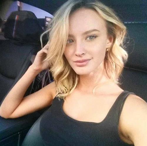 Jessica Stepanova taking a selfie
