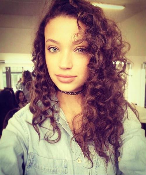 Candice Blackburn taking a selfie