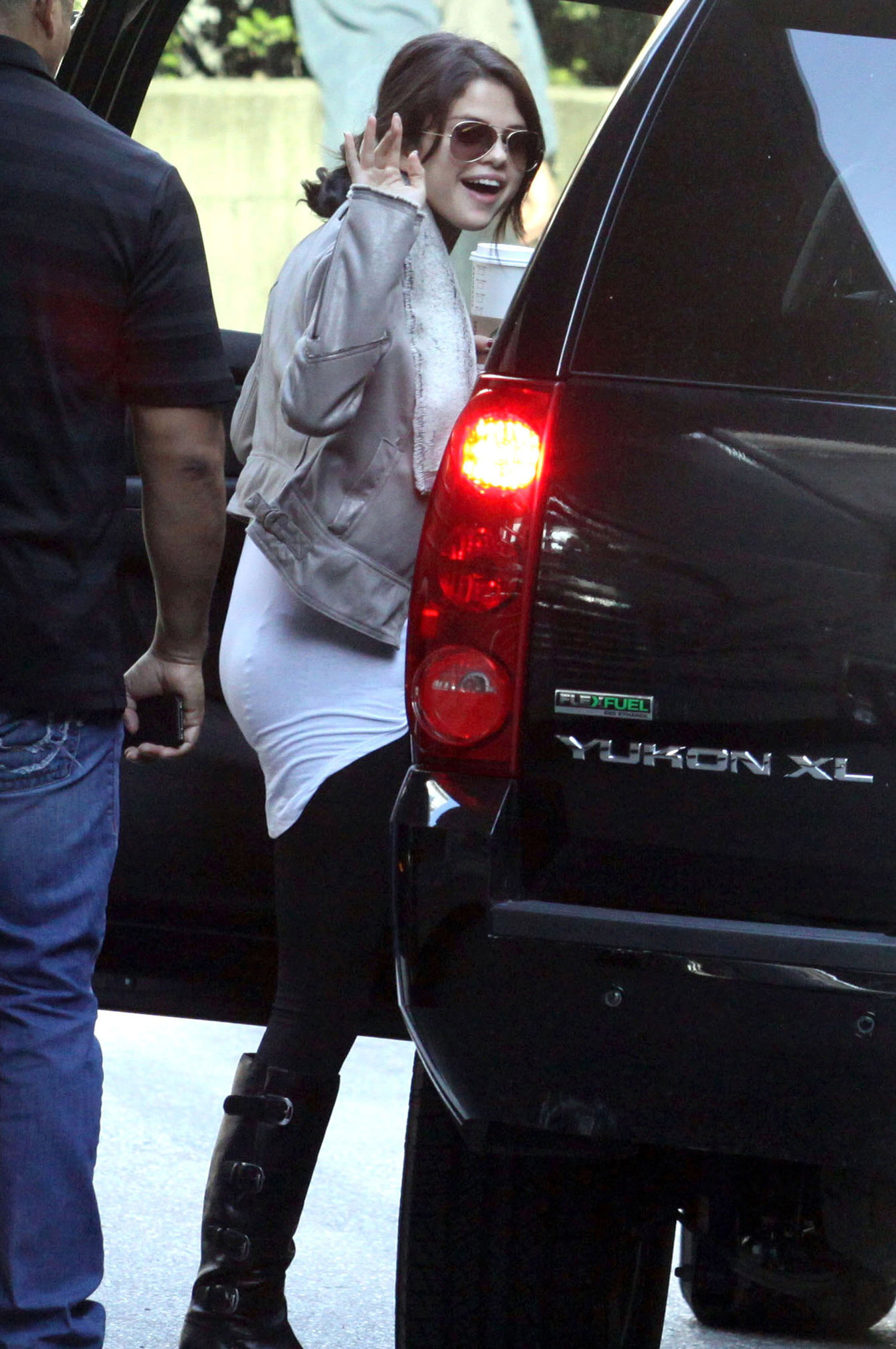 Selena Gomez gets her hair done at Blo in Vancouver on October 14, 2011