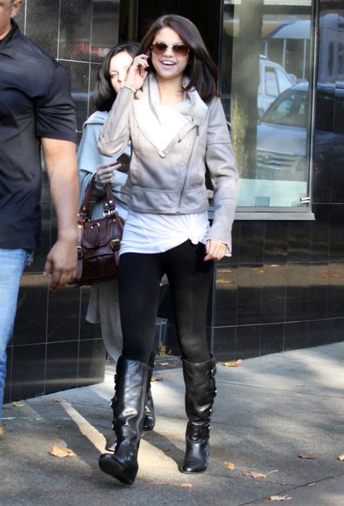 Selena Gomez gets her hair done at Blo in Vancouver on October 14, 2011