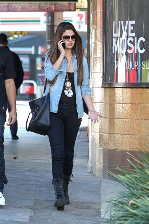 Selena Gomez goes shopping around Bondi Beach in Sydney on July 17, 2012 