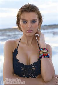 Bregje Heinen in a bikini