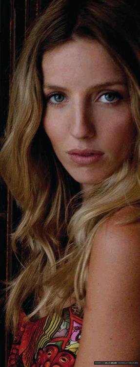 Annabelle Wallis