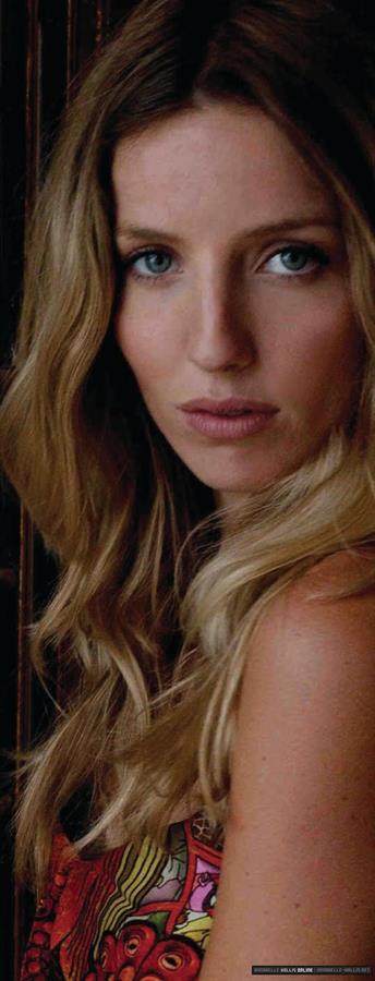 Annabelle Wallis