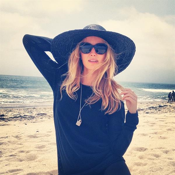 Annabelle Wallis