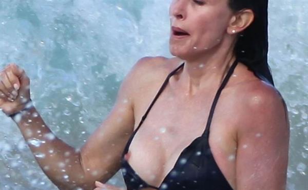 Courteney Cox - breasts