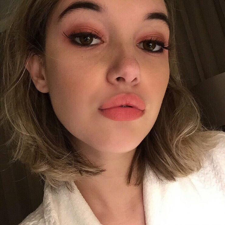 Sarah Snyder taking a selfie