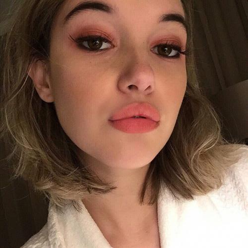 Sarah Snyder taking a selfie