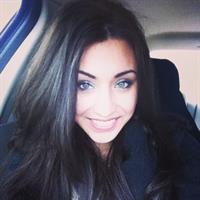 Gracee Belle taking a selfie