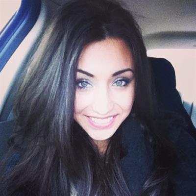 Gracee Belle taking a selfie