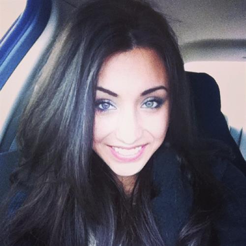 Gracee Belle taking a selfie