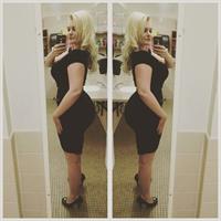 Lilli Luxe taking a selfie