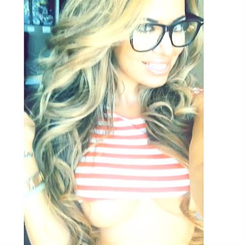 Italia Kash taking a selfie