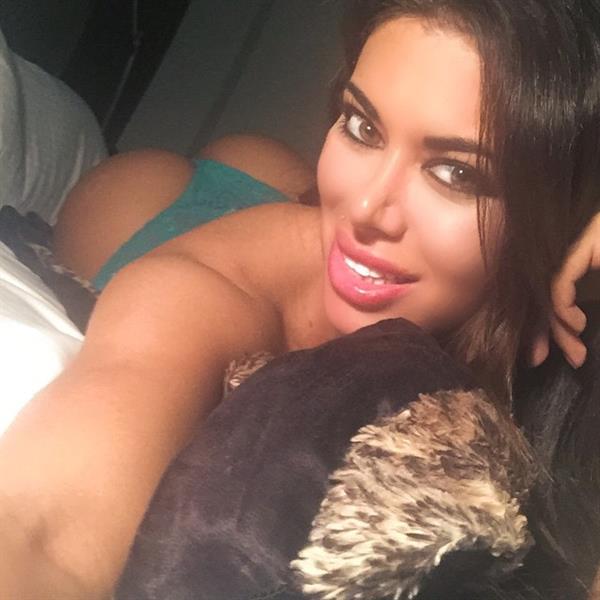 Italia Kash in lingerie taking a selfie
