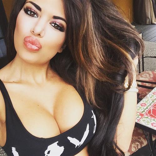 Italia Kash taking a selfie