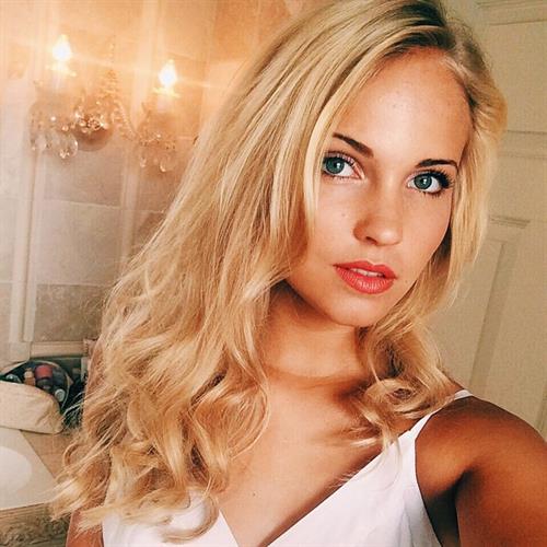Emilie Voe Nereng taking a selfie