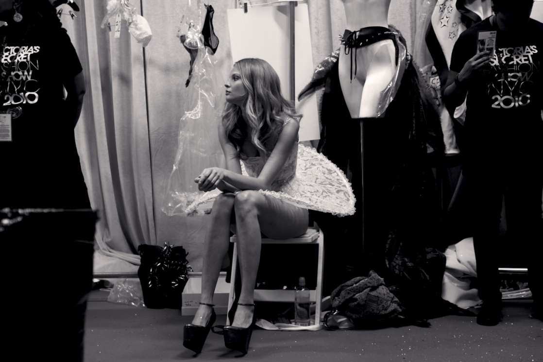 Undress. Magdalena Frackowiak Backstage. Фотосессия в гримерке.