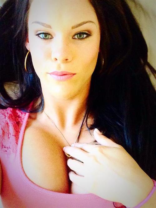 Peta Jensen taking a selfie