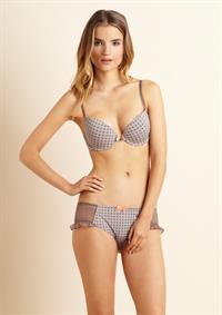 Roos Van Montfort in lingerie