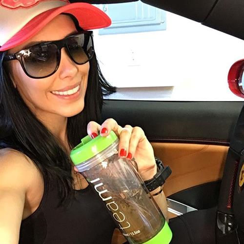 Bella Falconi taking a selfie
