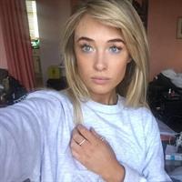 Nicola Hughes taking a selfie