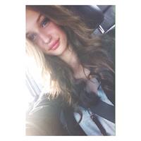 Ariane Fournier taking a selfie