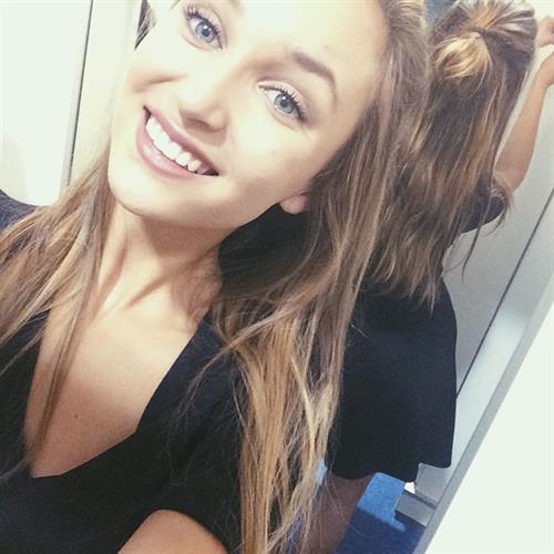 Ariane Fournier taking a selfie