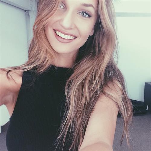 Ariane Fournier taking a selfie