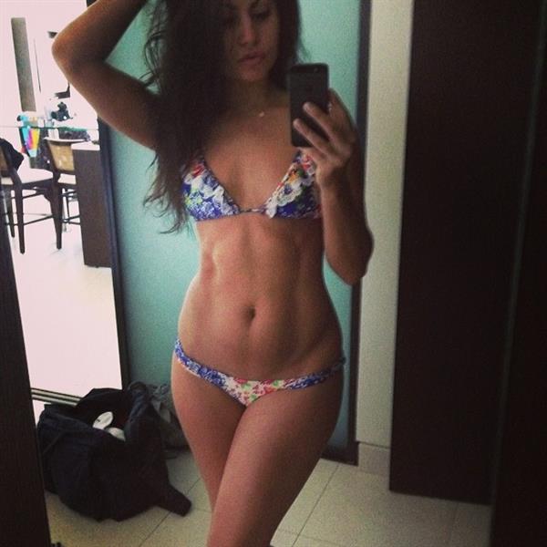 Mónica Alvarez in a bikini taking a selfie