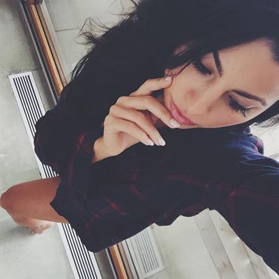 Mónica Alvarez taking a selfie