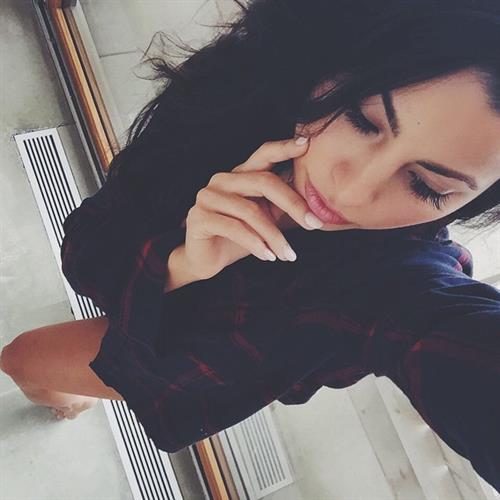 Mónica Alvarez taking a selfie