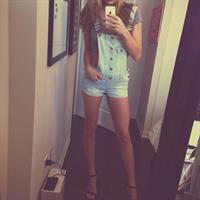 Mackenzie White taking a selfie