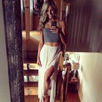 Mackenzie White taking a selfie