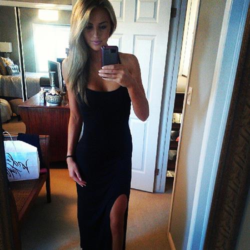 Mackenzie White taking a selfie