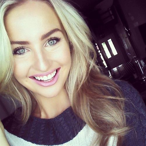 Mackenzie White taking a selfie