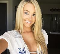 Kaila Loranne taking a selfie