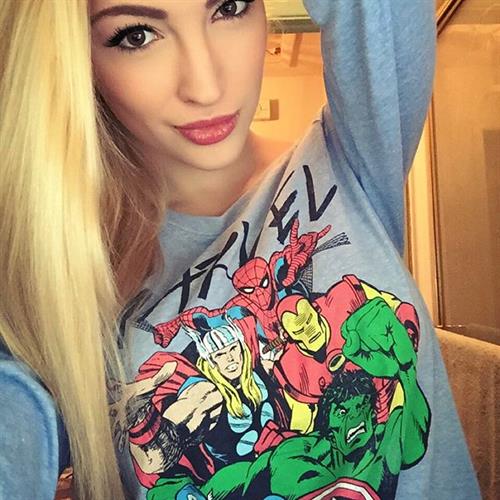 Anna Faith Carlson taking a selfie