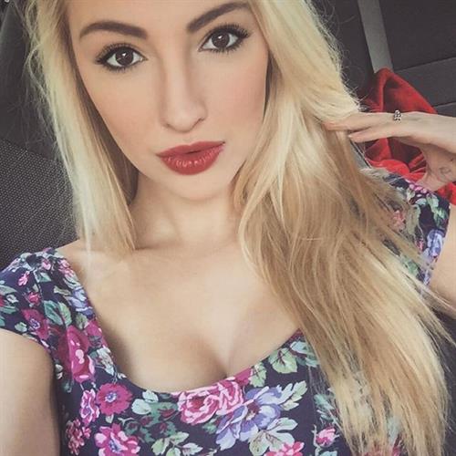 Anna Faith Carlson taking a selfie