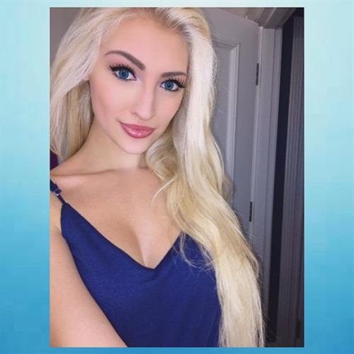 Anna Faith Carlson taking a selfie