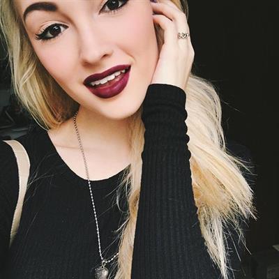 Anna Faith Carlson taking a selfie