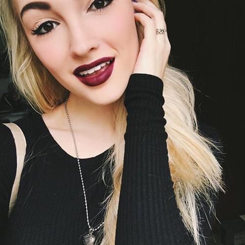 Anna Faith Carlson taking a selfie