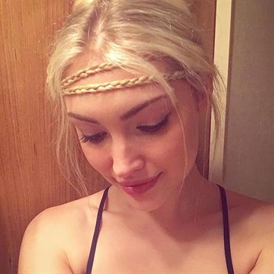 Anna Faith Carlson taking a selfie