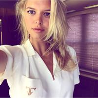 Kelly Rohrbach taking a selfie